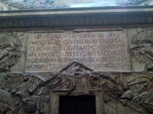 Columna trajana inscripción alfabeto romano original